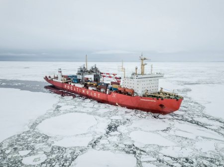 Почему российский атомный ледокол «Севморпуть» застрял в водах Испании?