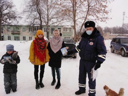 Сотрудники Госавтоинспекции ОМВД России по г.о. Серебряные Пруды провели акцию «Безопасный двор»