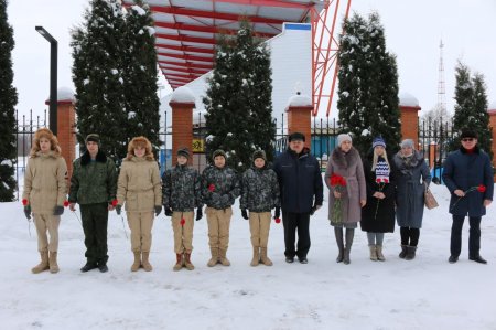 ВОЗЛОЖЕНИЕ ЦВЕТОВ К МЕМОРИАЛУ ОДНОСЕЛЬЧАНАМ СЕРЕБРЯНОПРУДЦАМ