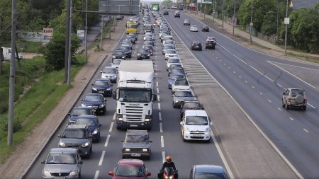 В Подмосковье займутся проблемой «глупых пробок» на дорогах