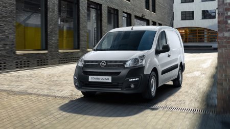 Opel назвал цены на фургон Combo Cargo в России