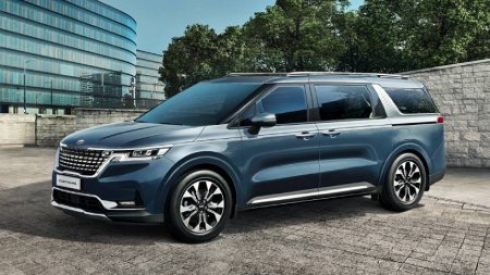 Стала известна дата премьеры Kia Carnival для России