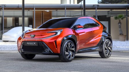 Toyota представила стильный кросс-хэтч с экшн-камерой в зеркалах