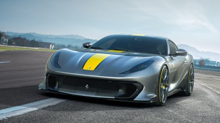 Ferrari показала свой самый мощный суперкар