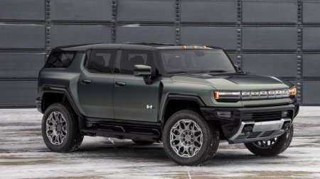 Внедорожник Hummer оказался заметно меньше и слабее пикапа