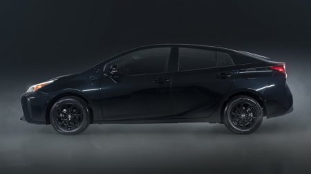 Toyotа создала очень черную спецверсию гибрида Prius