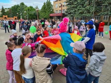 1 июня в День защиты детей площадь у Центрального Дома культуры в поселке Серебряные Пруды превратилась в #тЕРриториюДетства