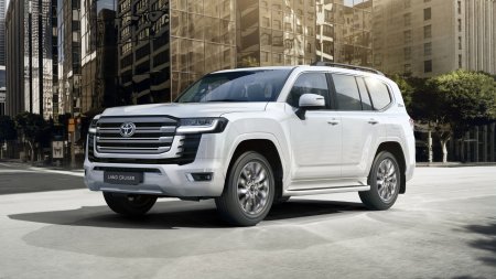 Эксперты предположили, сколько будет стоить Toyota Land Cruiser 300 на российском рынке