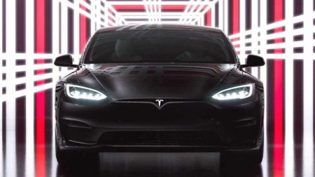 Илон Маск представил электромобиль Model S Plaid. Чем он лучше оригинала?