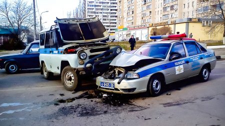 Что делать, если въехал в конную полицию или танк