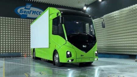 Белорусский ответ Tesla Semi: руль по центру, батарейки и китайский мост