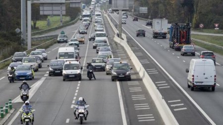 Французские водители по примеру канадцев отправились протестовать в Париж (возможно, это начало мировой революции)