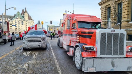 Посмотрите на салон новейшего кроссовера Renault: раскрыта дата премьеры