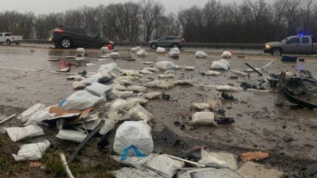 Преступники-неудачники: попали в аварию и рассыпали на дороге больше 200 кг наркотиков