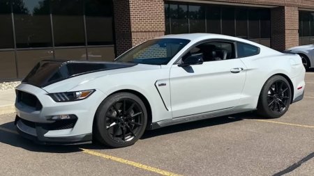 Ford готовит спортивный Mustang с мотором Godzilla