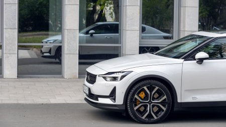 Polestar 2. Реостат под правой ногой