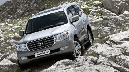 С какими проблемами столкнётся покупатель дешёвого Toyota Land Cruiser 200