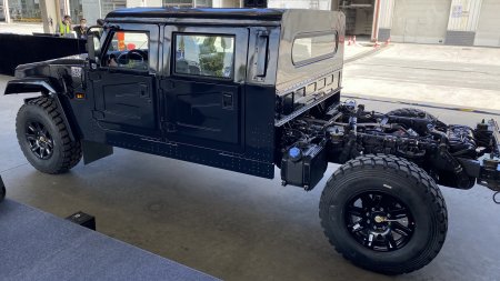 Китайцы вывели на рынок внедорожники на базе Hummer H1