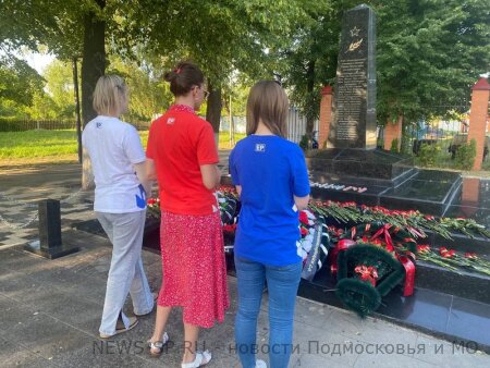 В рамках партийного проекта «Историческая память» в городском округе Серебряные Пруды прошла ежегодная акция «Свеча памяти» на Братской могиле.