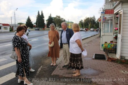 Партийцы провели мониторинг благоустройства возле торговых объектов