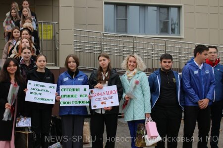 Серебрянопрудские партийцы поздравили учителей с профессиональным праздником