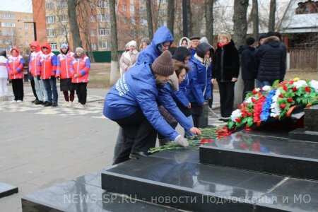 Возложение цветов к Братской могиле состоялось в Серебряных Прудах