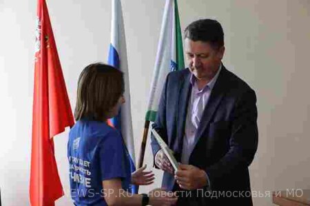 Партийцы наградили активную молодёжь