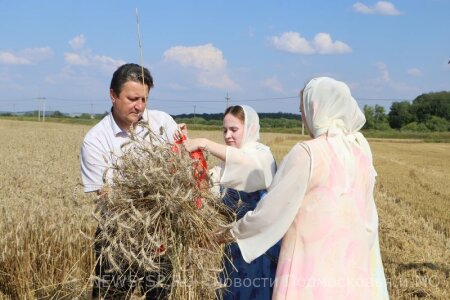 Праздник первого снопа дал старт уборочной кампании в Серебряных Прудах