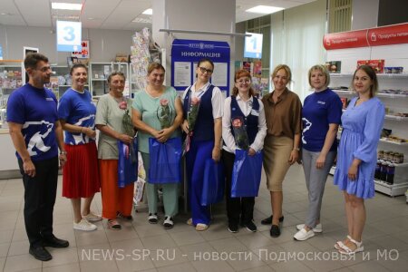 Партийцы поздравили коллектив почты с профессиональным праздником