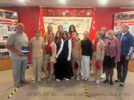 В рамках реализации патриотической программы "Успех V единстве поколений" партийцы организовали экскурсию в музей