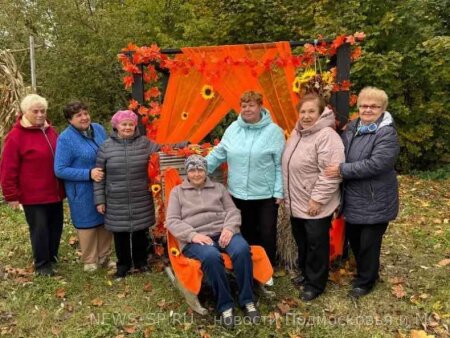 В парке культуры и отдыха «Серебряный» в рамках реализации партийного проекта "Старшее поколение" состоялся красочный праздник «Фестиваль осенних красок»